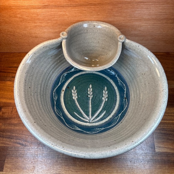 Studio Pottery Chip & Dip Bowl Primitive Rustic Chic Beige Blue 9.5” X 3.5” - Picture 3 of 10